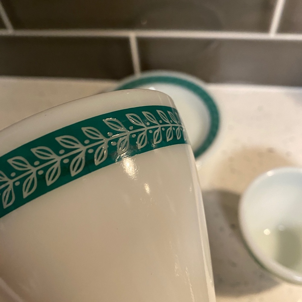 2 Vintage Pyrex Dinnerware Cups & Saucers Laurel Leaf Fern Green - Perfect! - Picture 6 of 7